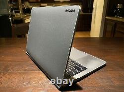 MacBook Pro 13 16GB RAM, 1 TB SSD, 3.3 GHz i7, Touchbar, Space Grey, New Screen